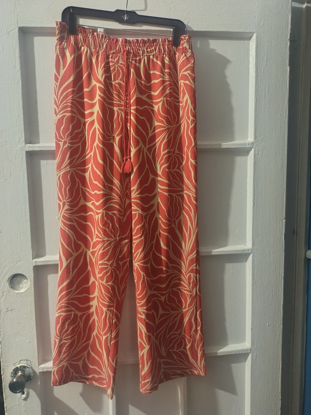Chloe + Jasmine Coral and Cream Wide-Leg Leaf-Print Pants